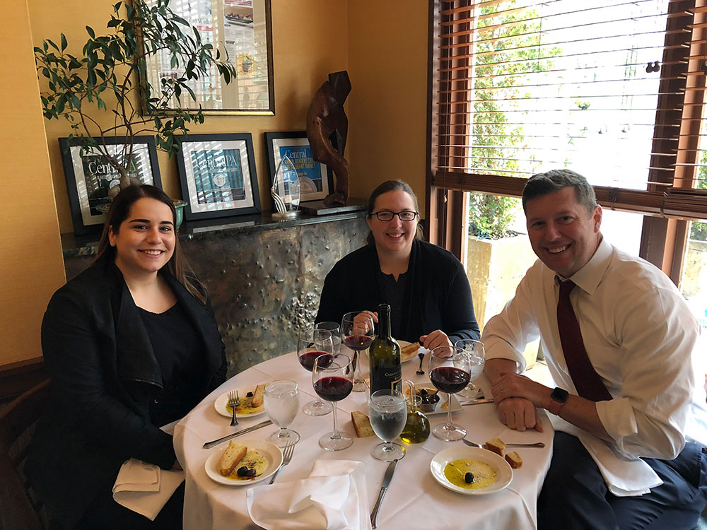Two Murphy Fellows and a faculty member share a meal at a restaurant, likely as part of a Murphy Fellowship mentoring event.