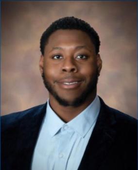 Headshot of alumnus.